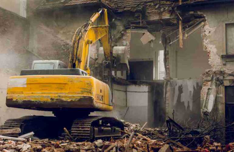 Demolition contractors and debris cleanup